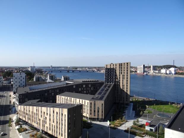 Blick auf den Stadtteil Nørresundby vom Dach des Kulturzentrums Nordkraft