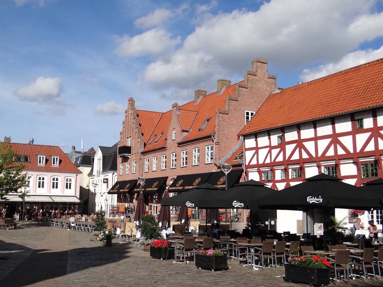 Außensitzplätze eines Restaurants in Aalborg