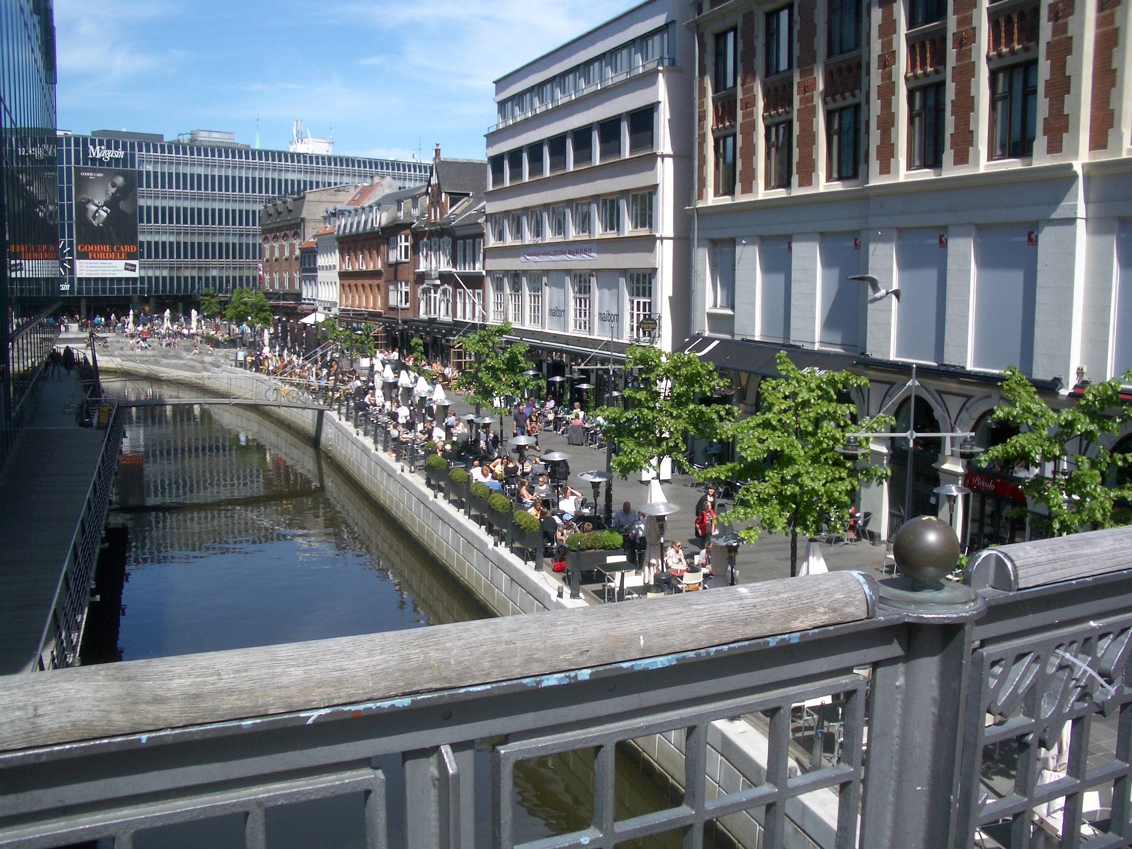 Straßenzug am Fluss Aa
