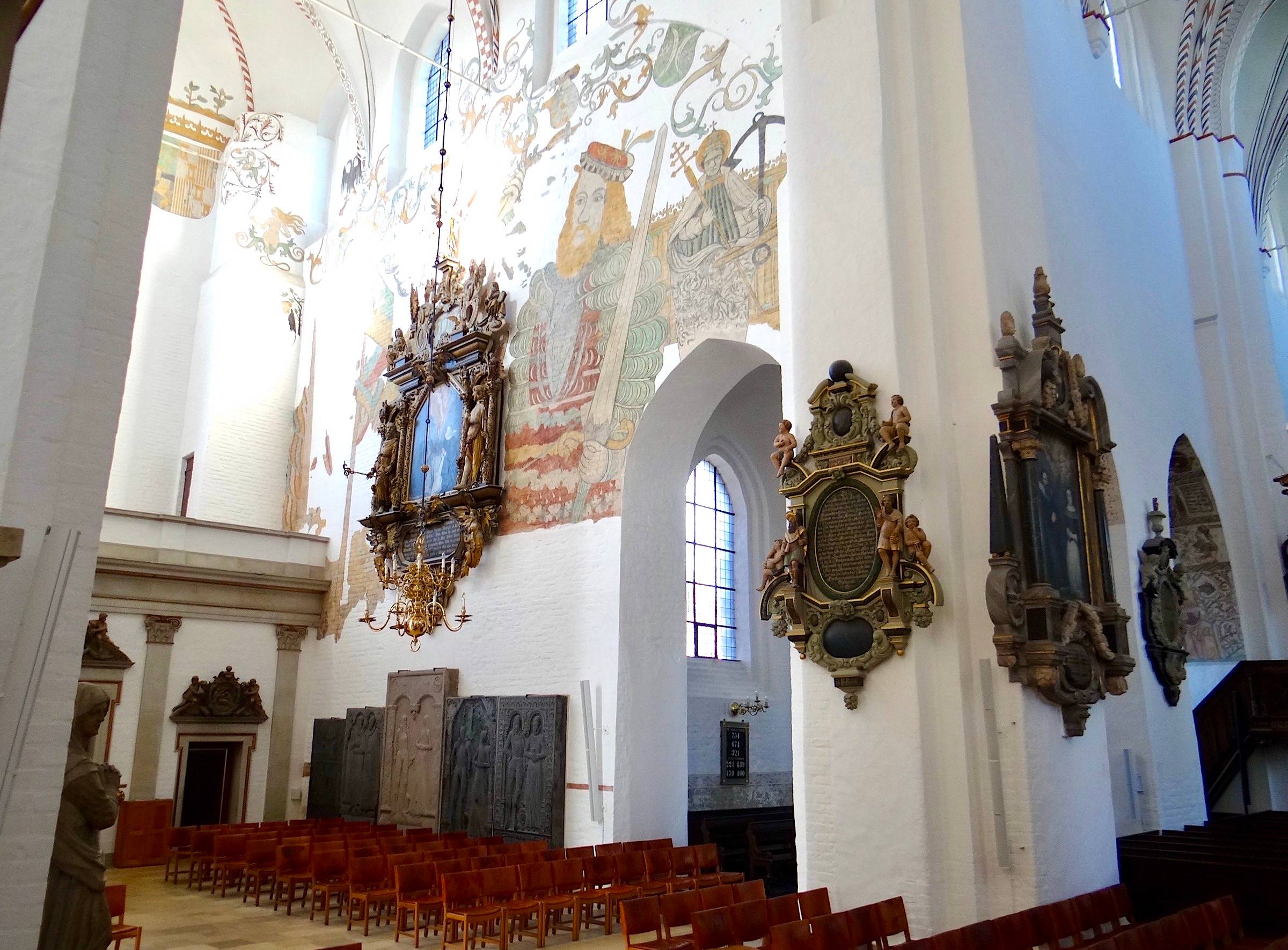 Großes Wandgemäldes eines Heiligen in der Domkirche