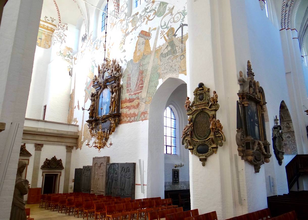 Großes Wandgemäldes eines Heiligen in der Domkirche