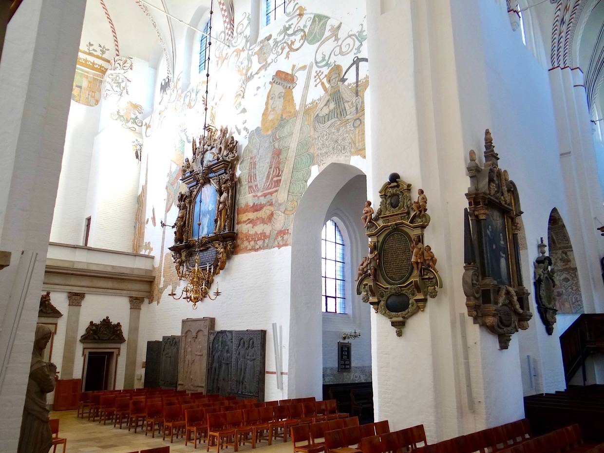 Großes Wandgemäldes eines Heiligen in der Domkirche