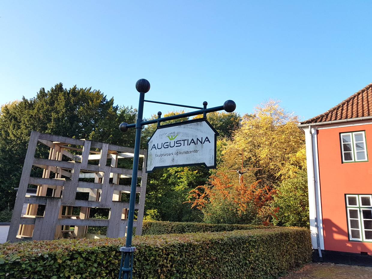 Schild zum Skulpturenpark Augustina