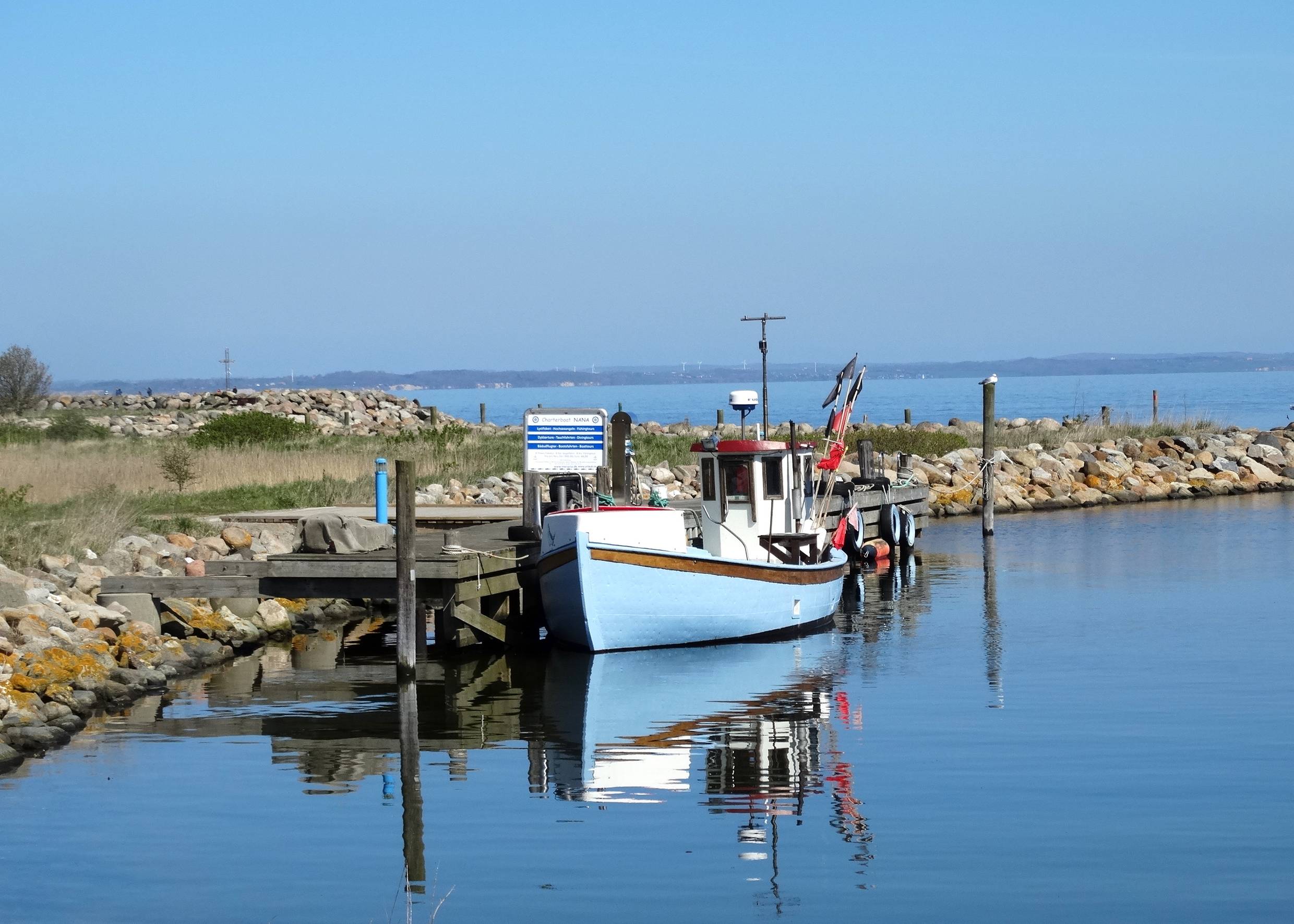 Kleines Fischerhafen am Holzsteg
