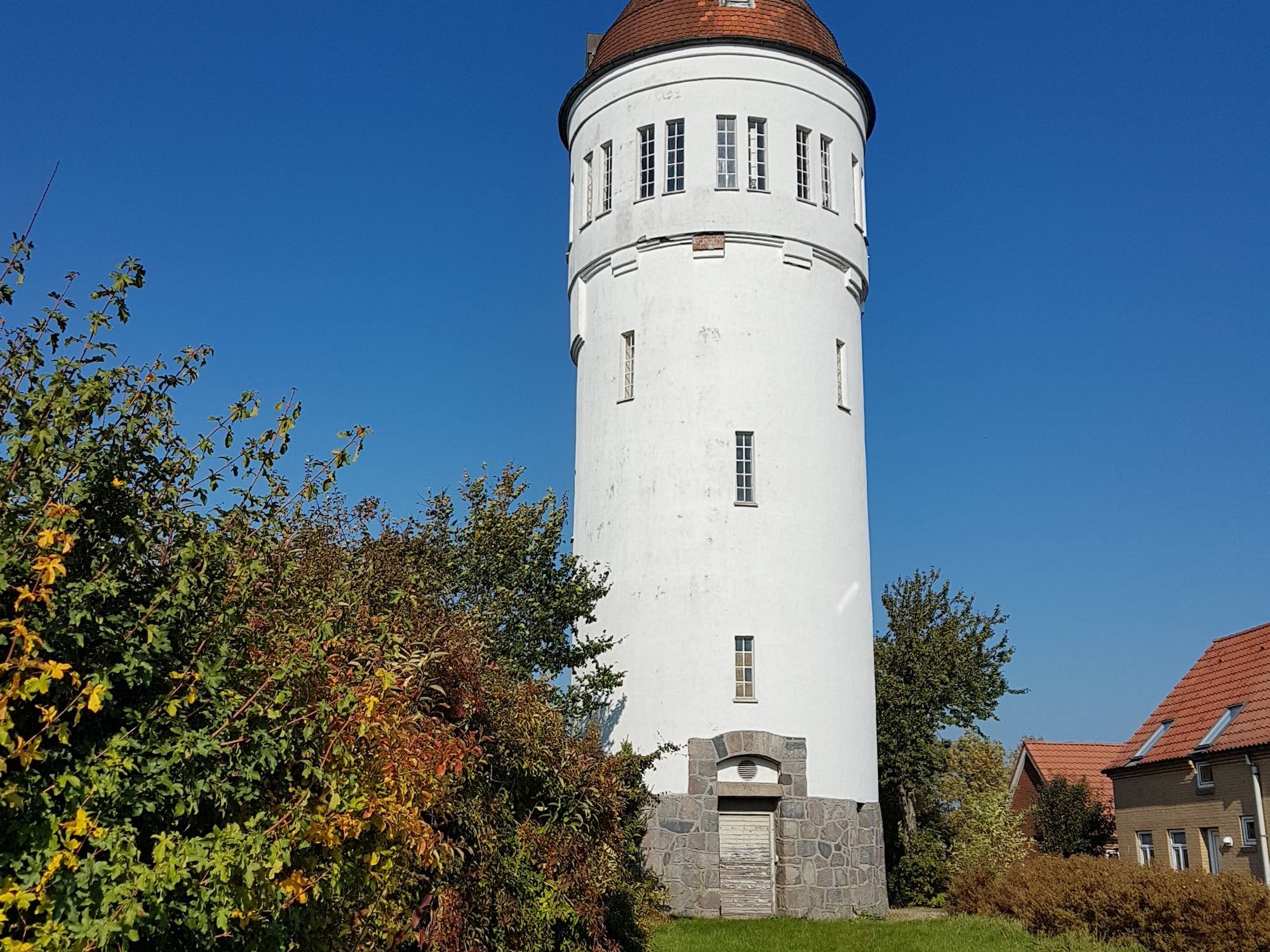 Weißer Wasserturm