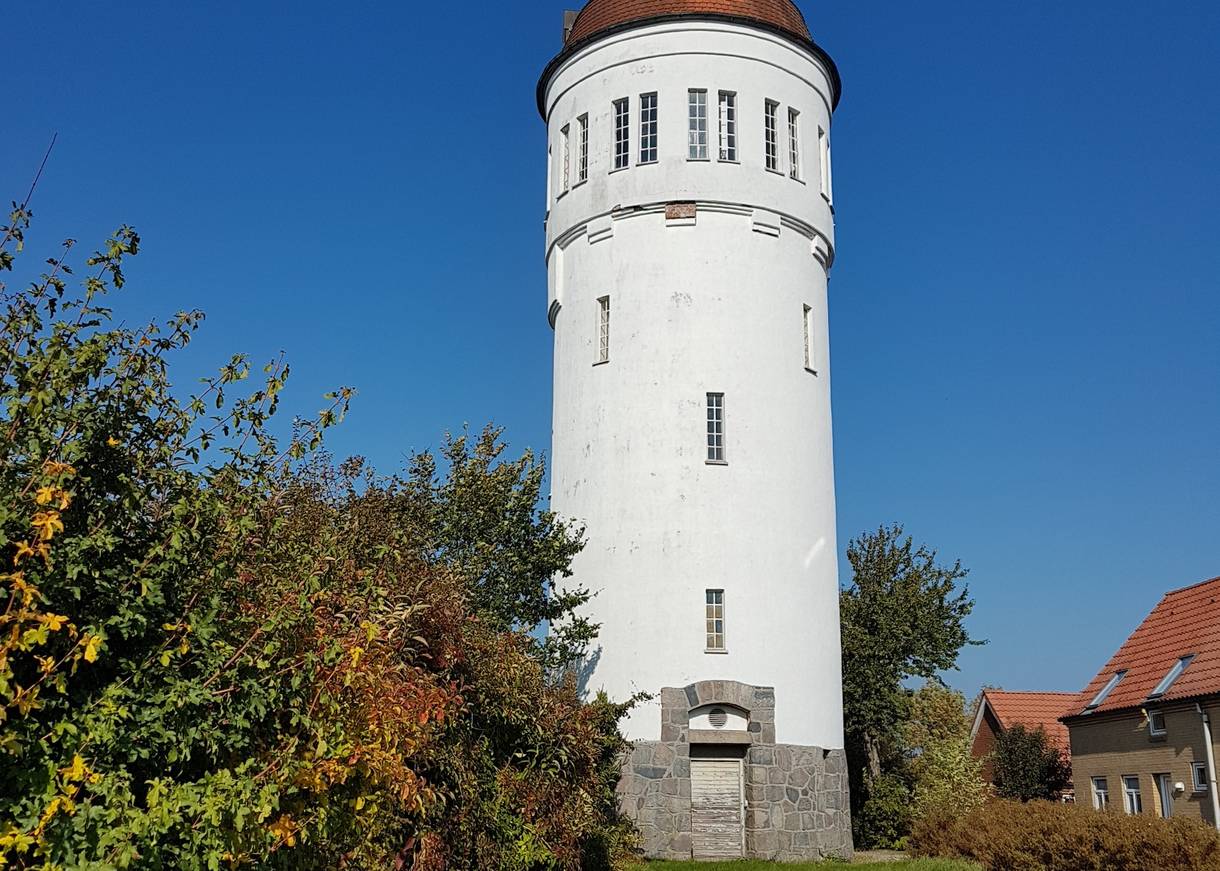 Weißer Wasserturm