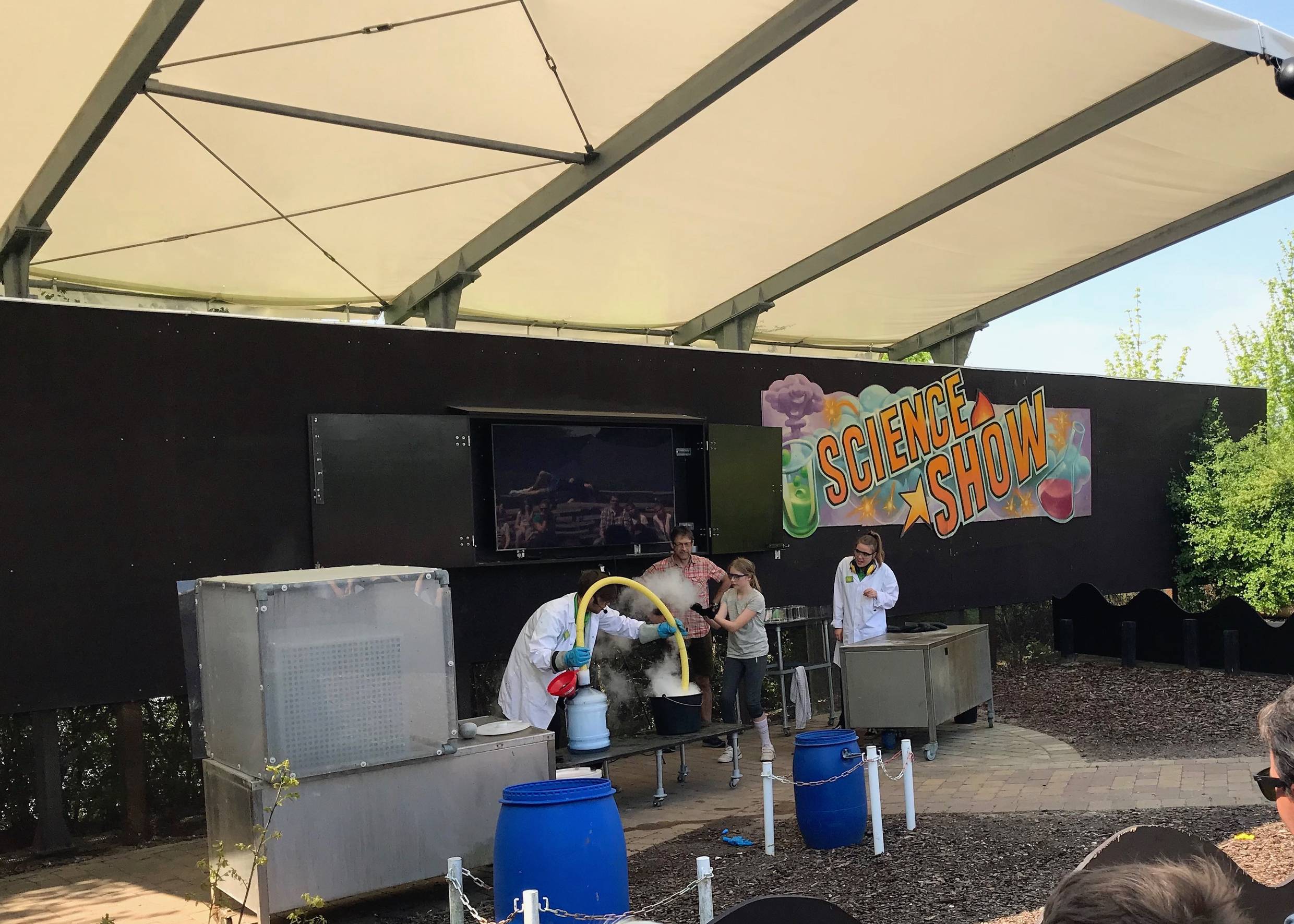 Science-Show, Mitmachangebot auf einer Bühne