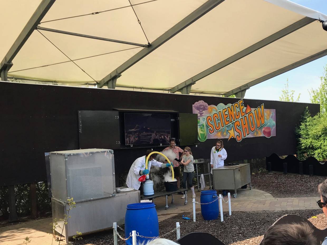 Science-Show, Mitmachangebot auf einer Bühne