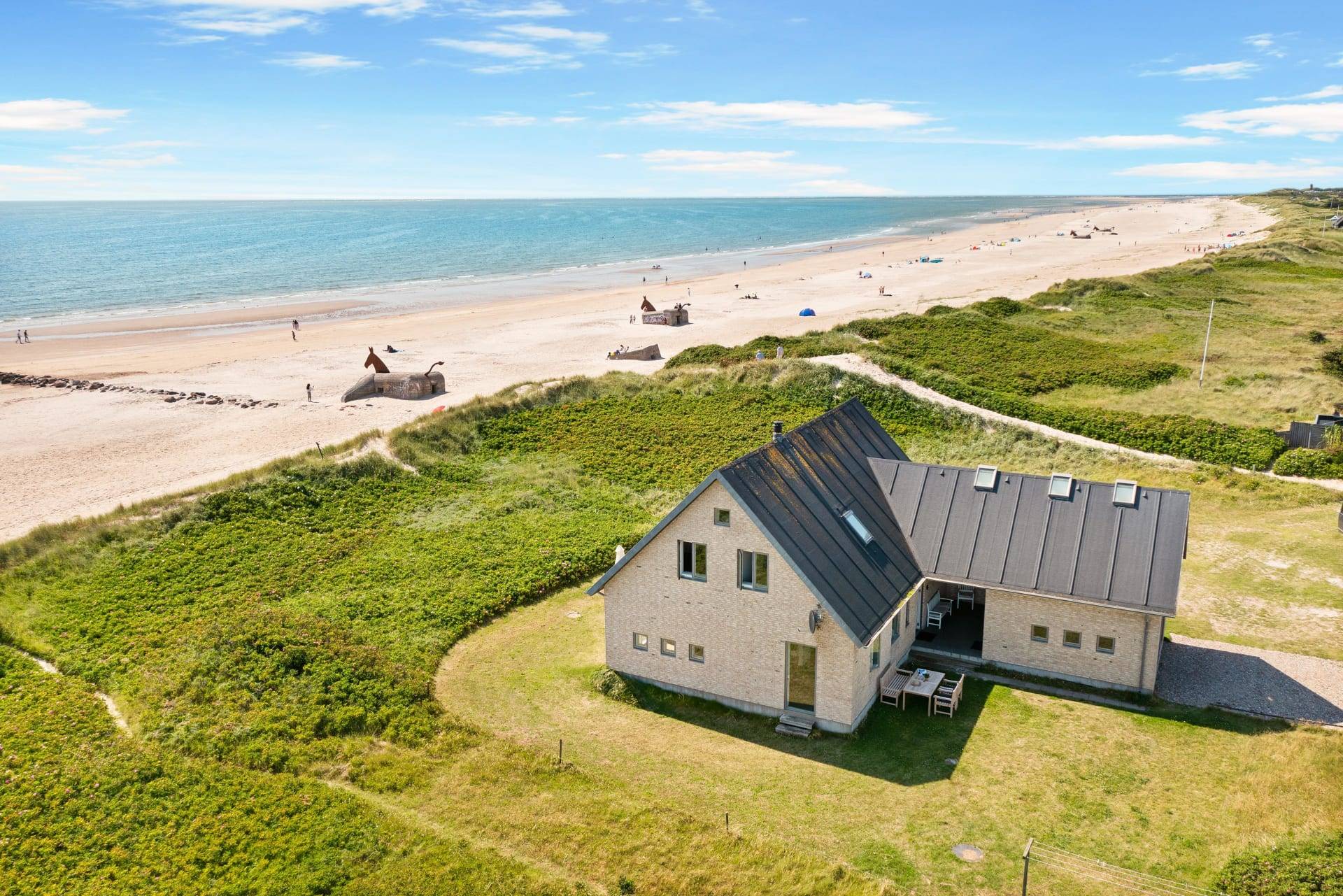 Großes Steinhaus direkt am Meer