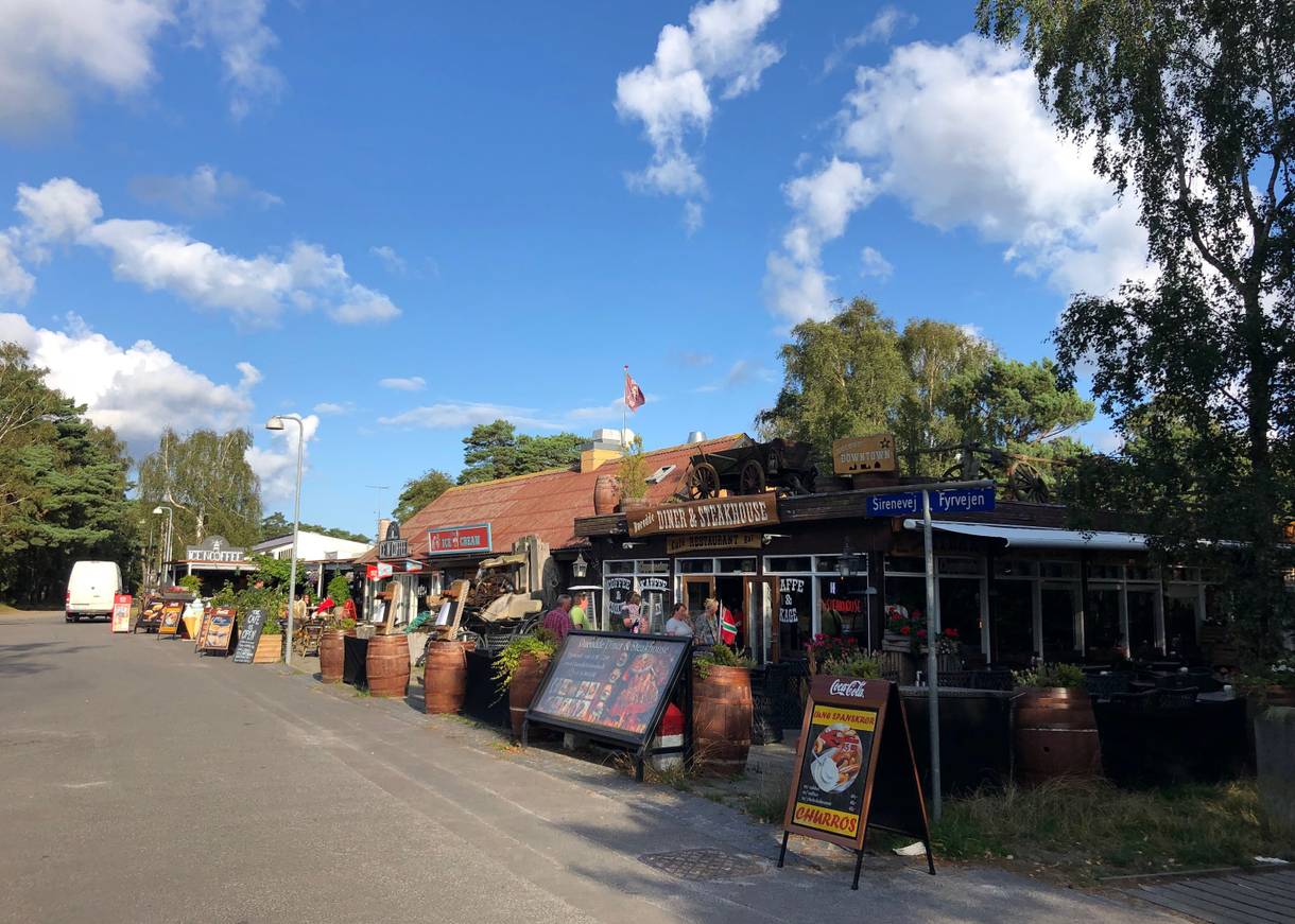 Grillrestaurants an einer Straße