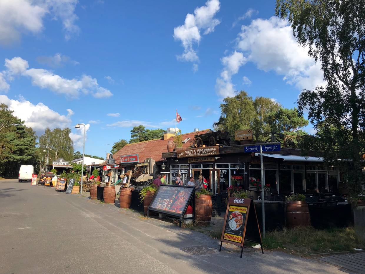 Grillrestaurants an einer Straße