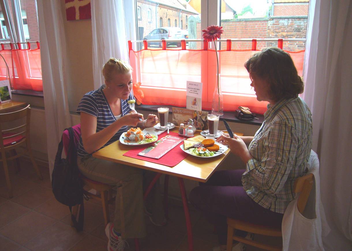Mittagessen im Lokal Zum Dänen