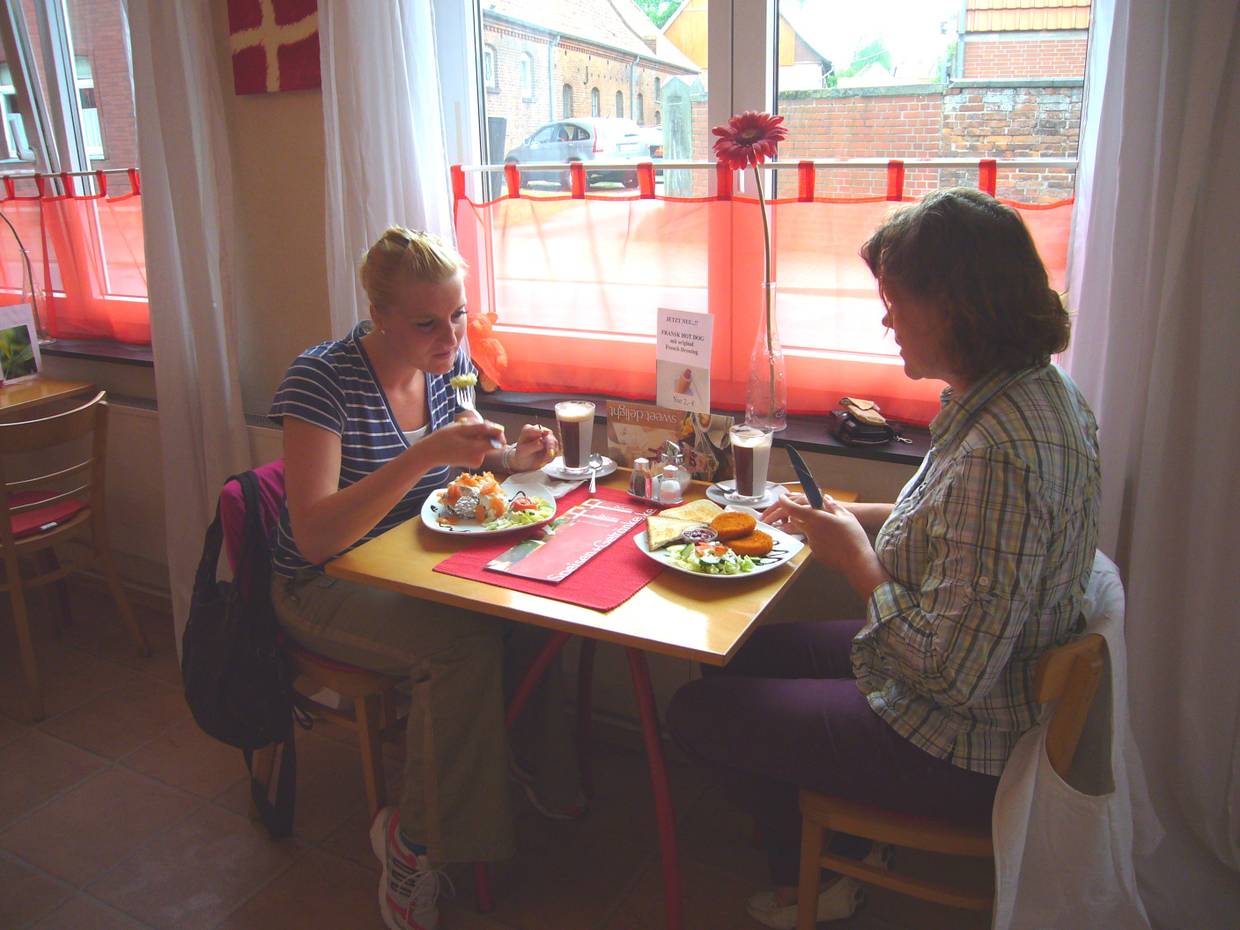 Mittagessen im Lokal Zum Dänen