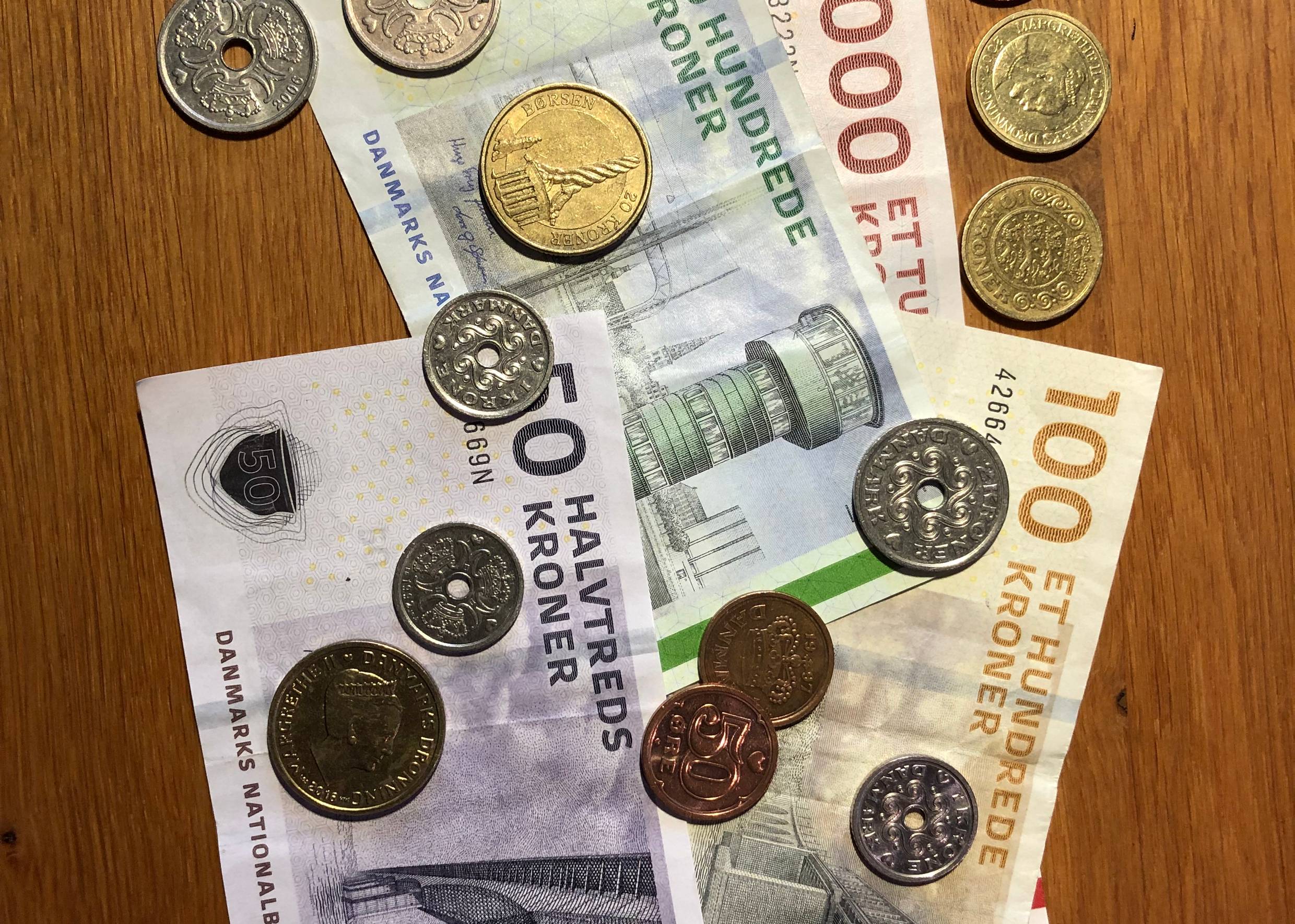 Däniische Geldscheine und Münzen