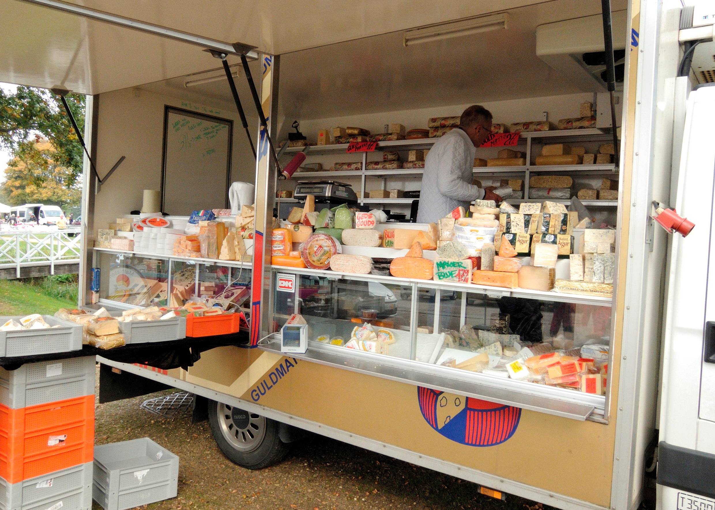 Käsewagen auf dem Markt
