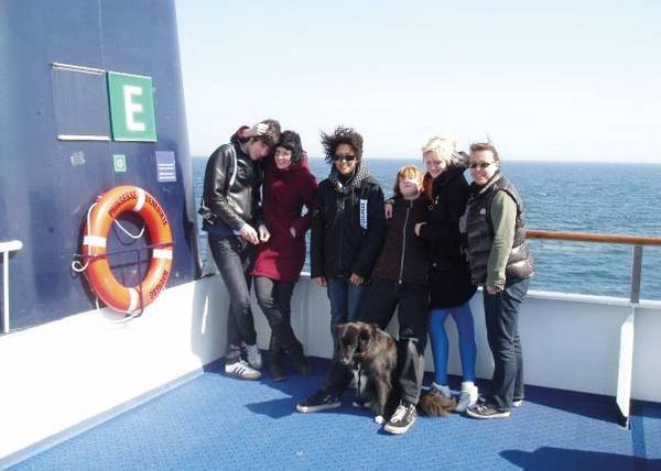 Reisegruppe auf der Fähre