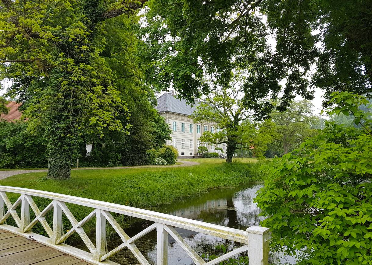 Herrenhaus in einem Park