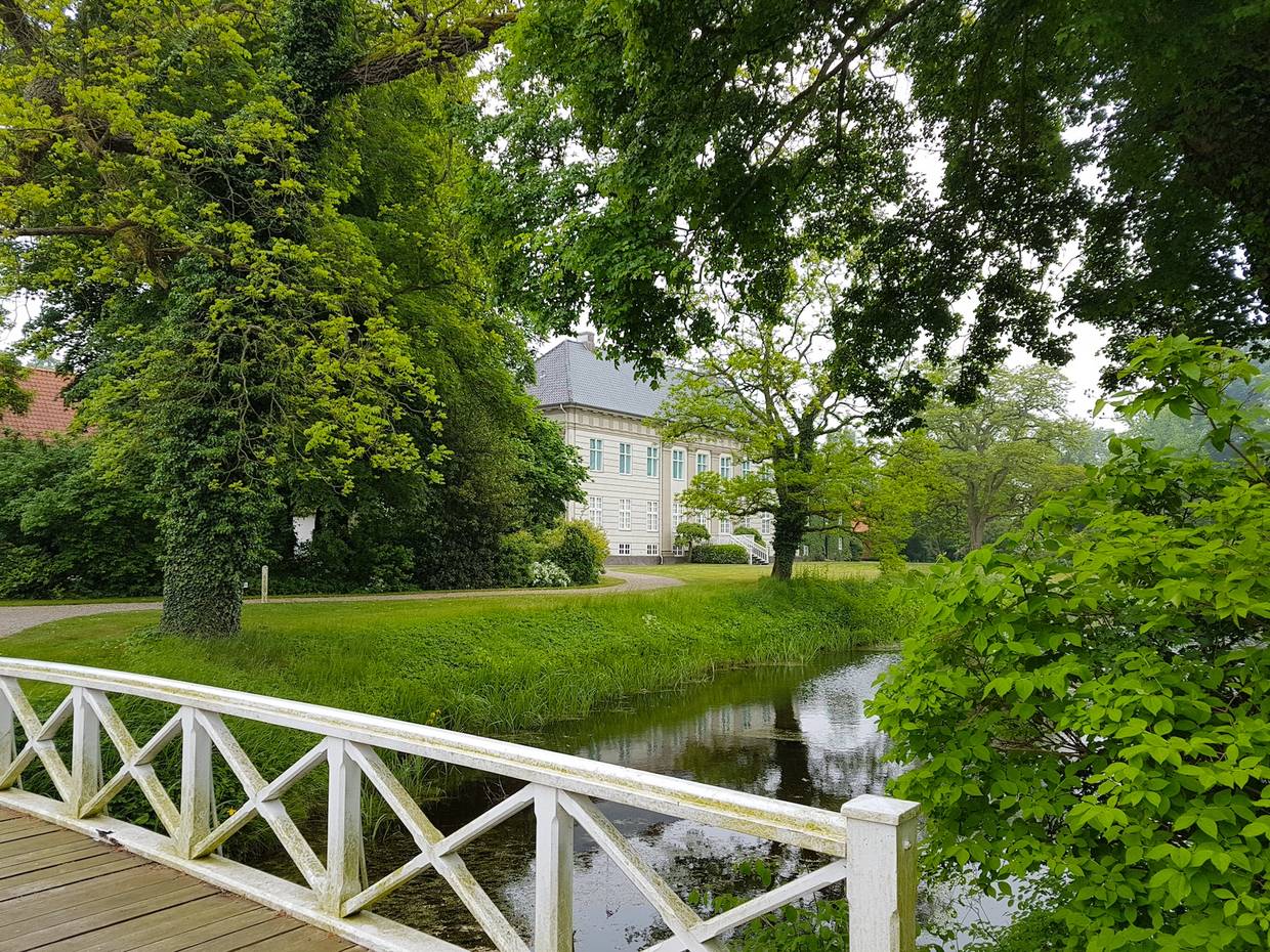 Herrenhaus in einem Park