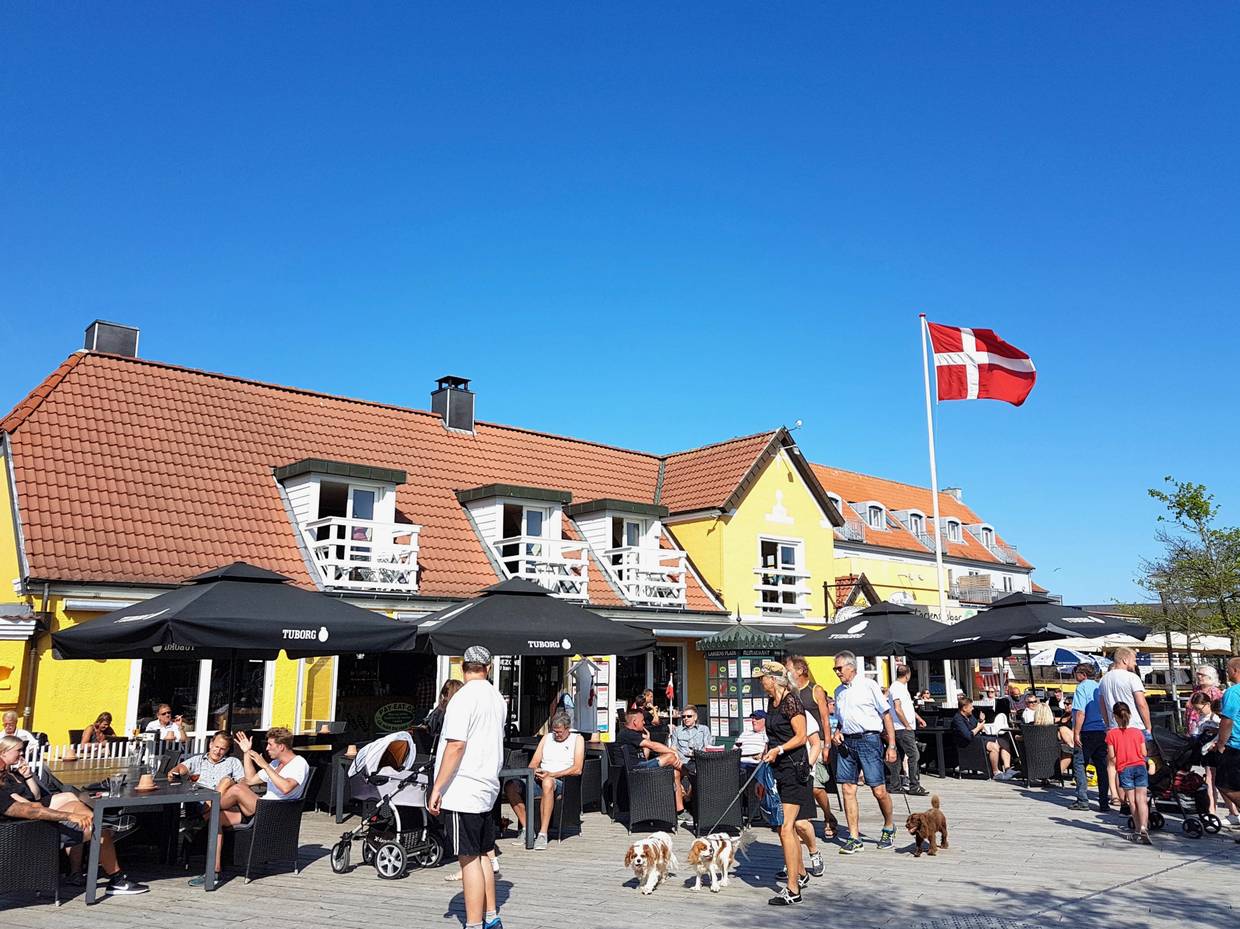 Gut besuchtes Restaurant am Torvet