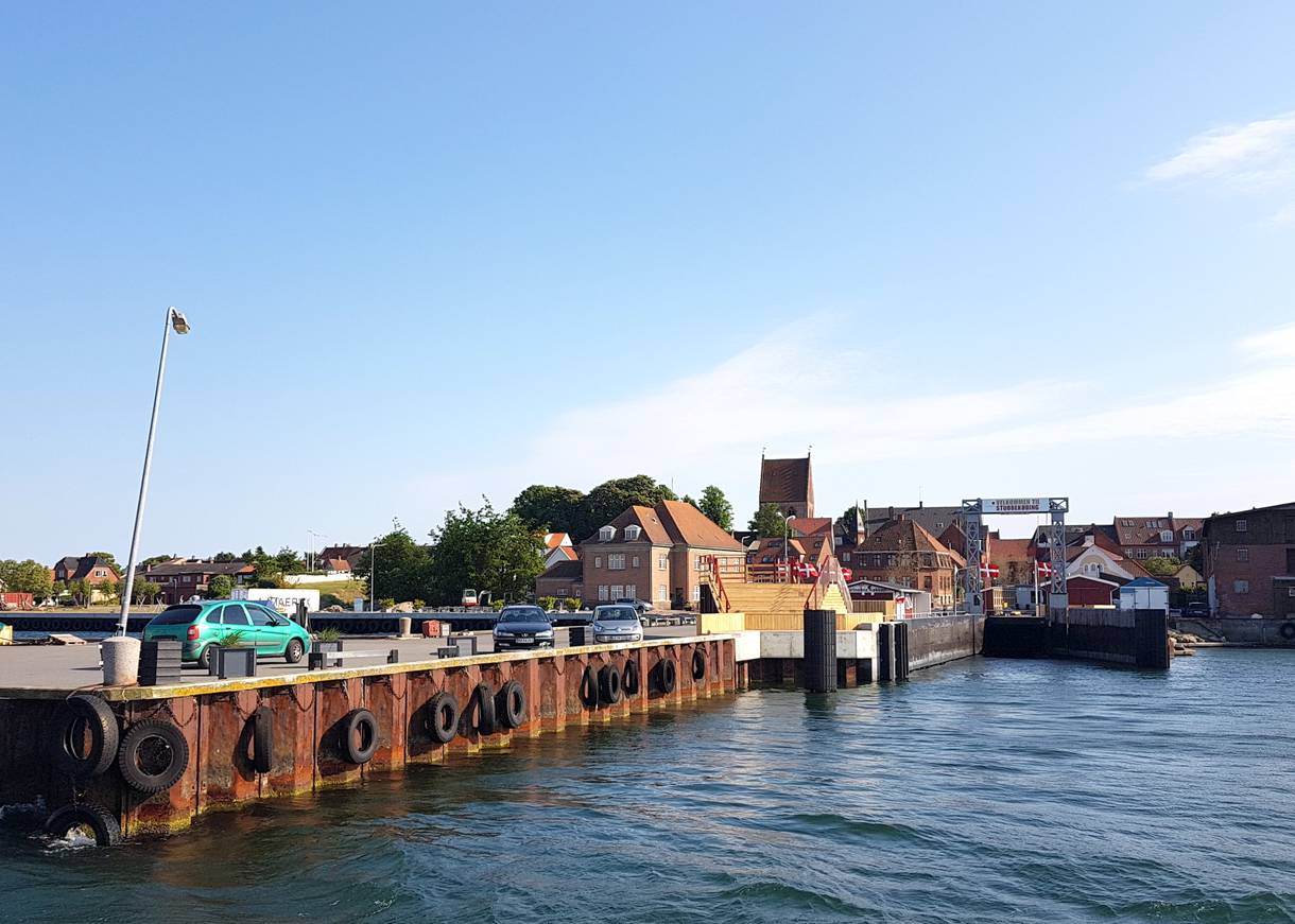 Blick auf den Fähranleger in Stubbekøbing vom Wasser aus