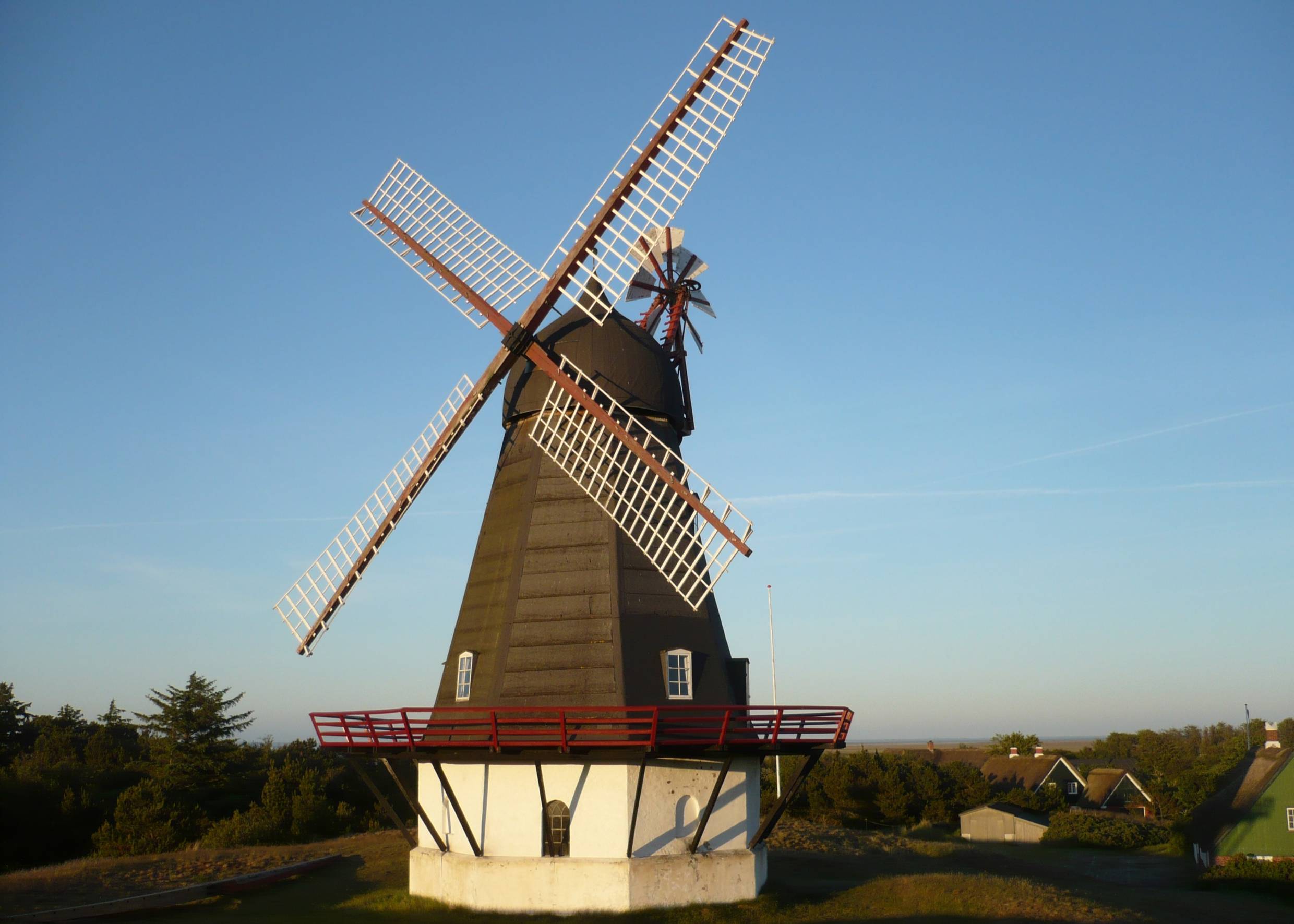 Weiße Holländerwindmühle