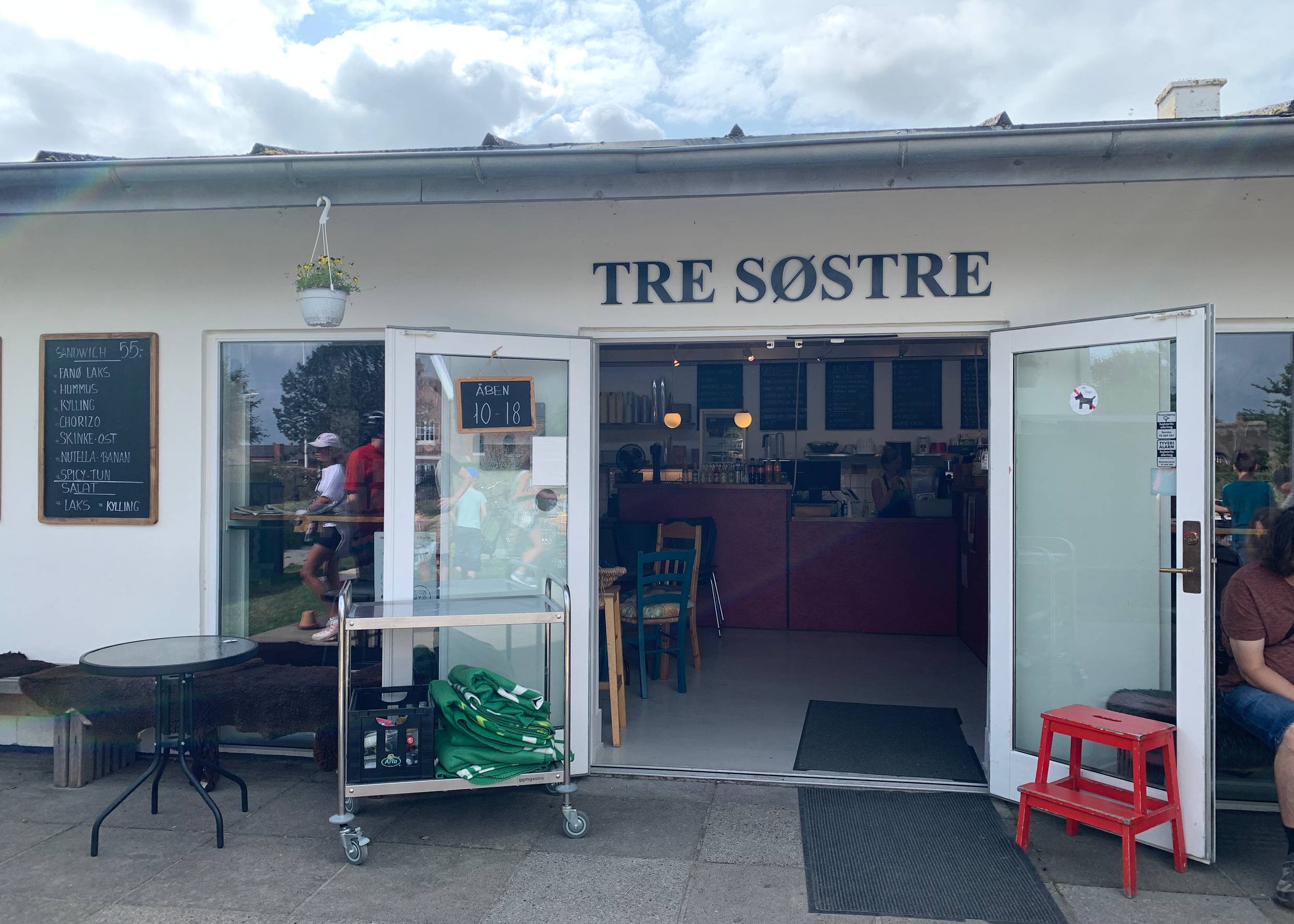 Blick auf dem Eingang zum Café Tre Søstre