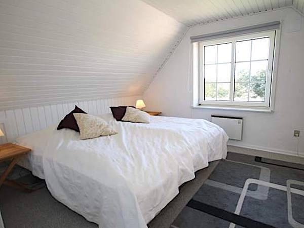 Schlafzimmer in einem neuen Ferienhaus