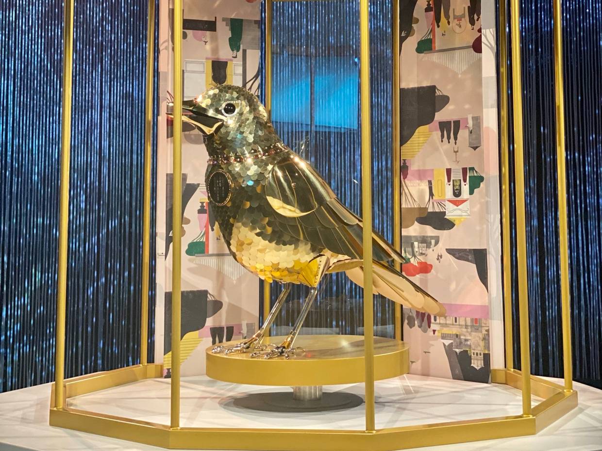 Aus dem neuen H.C. Andersen Museum, eine goldene Nachtigall im Käfig