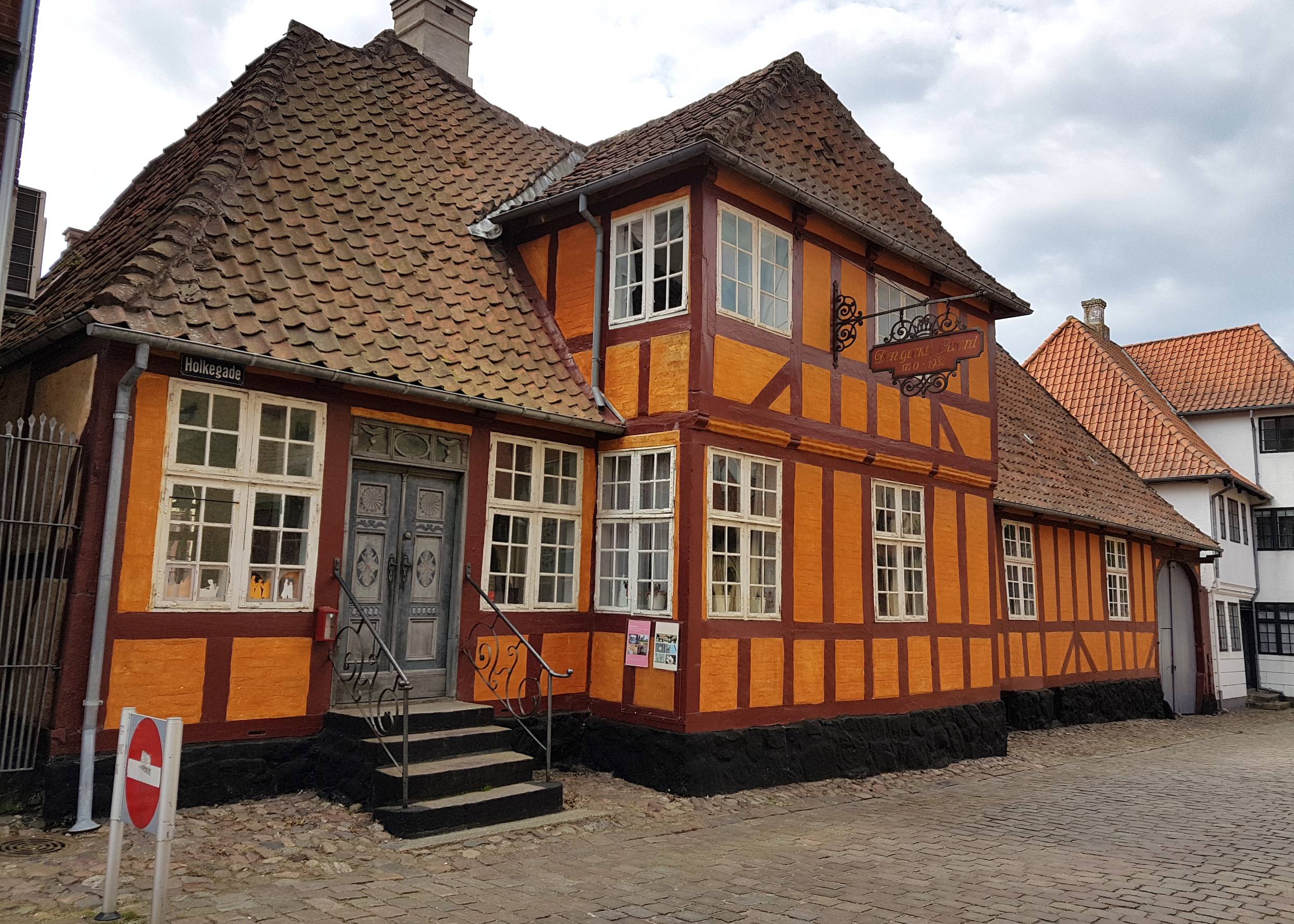 Gelber Fachwerkhof 