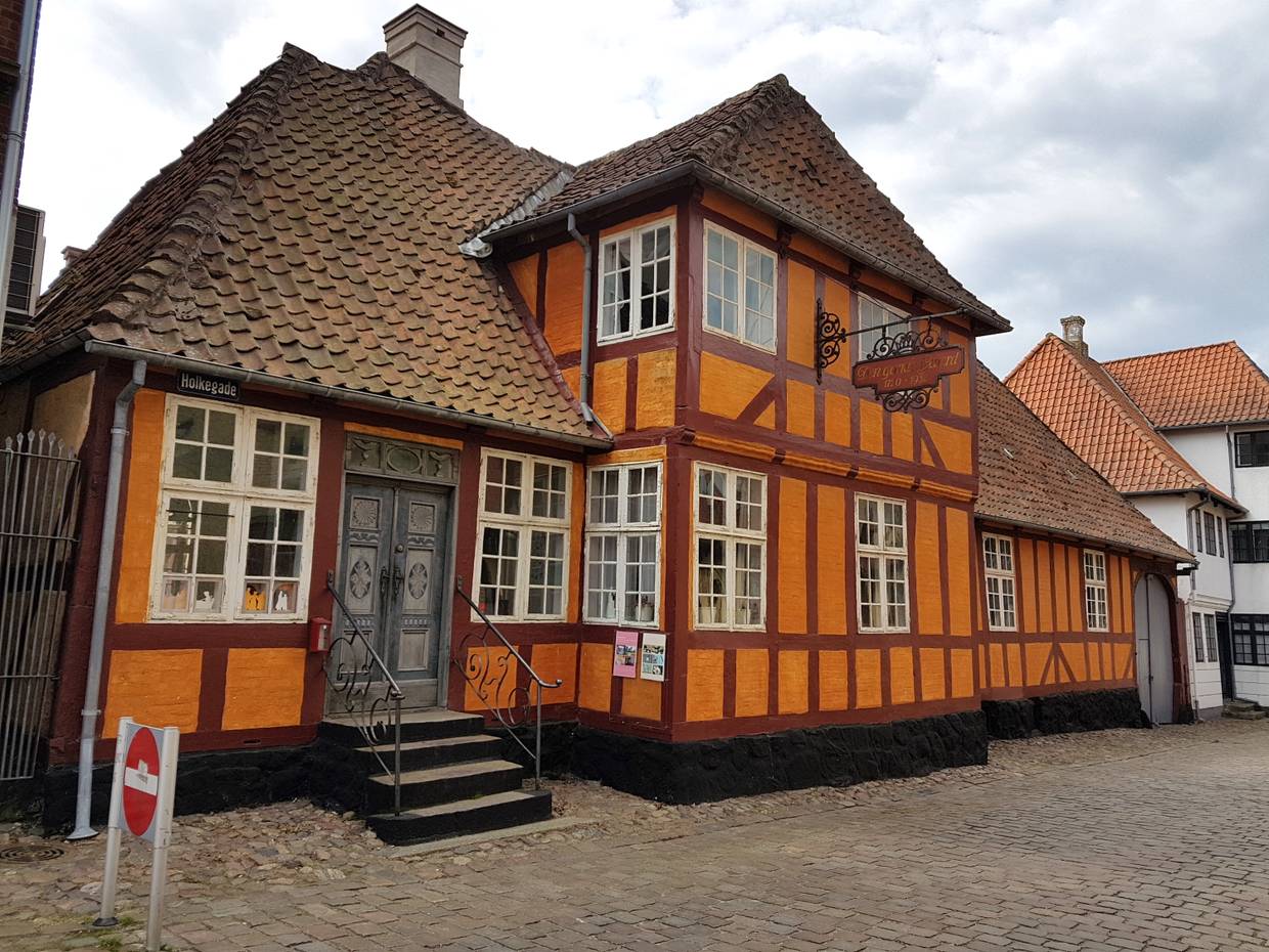 Gelber Fachwerkhof 