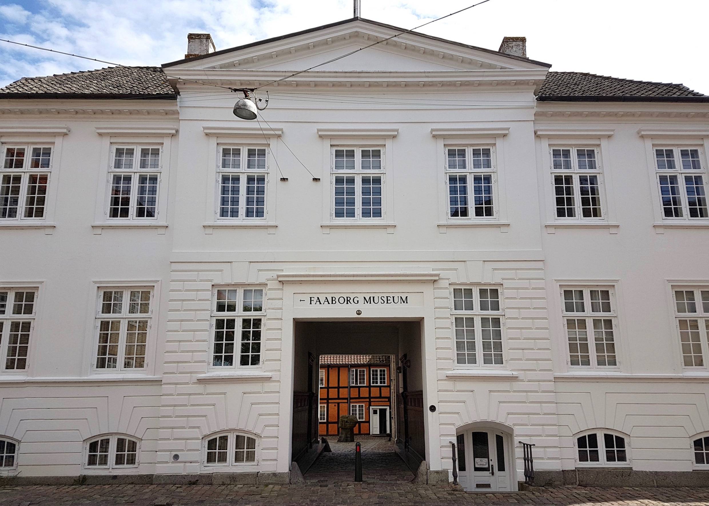 Das weiße Gebäude des Faaborg Museums