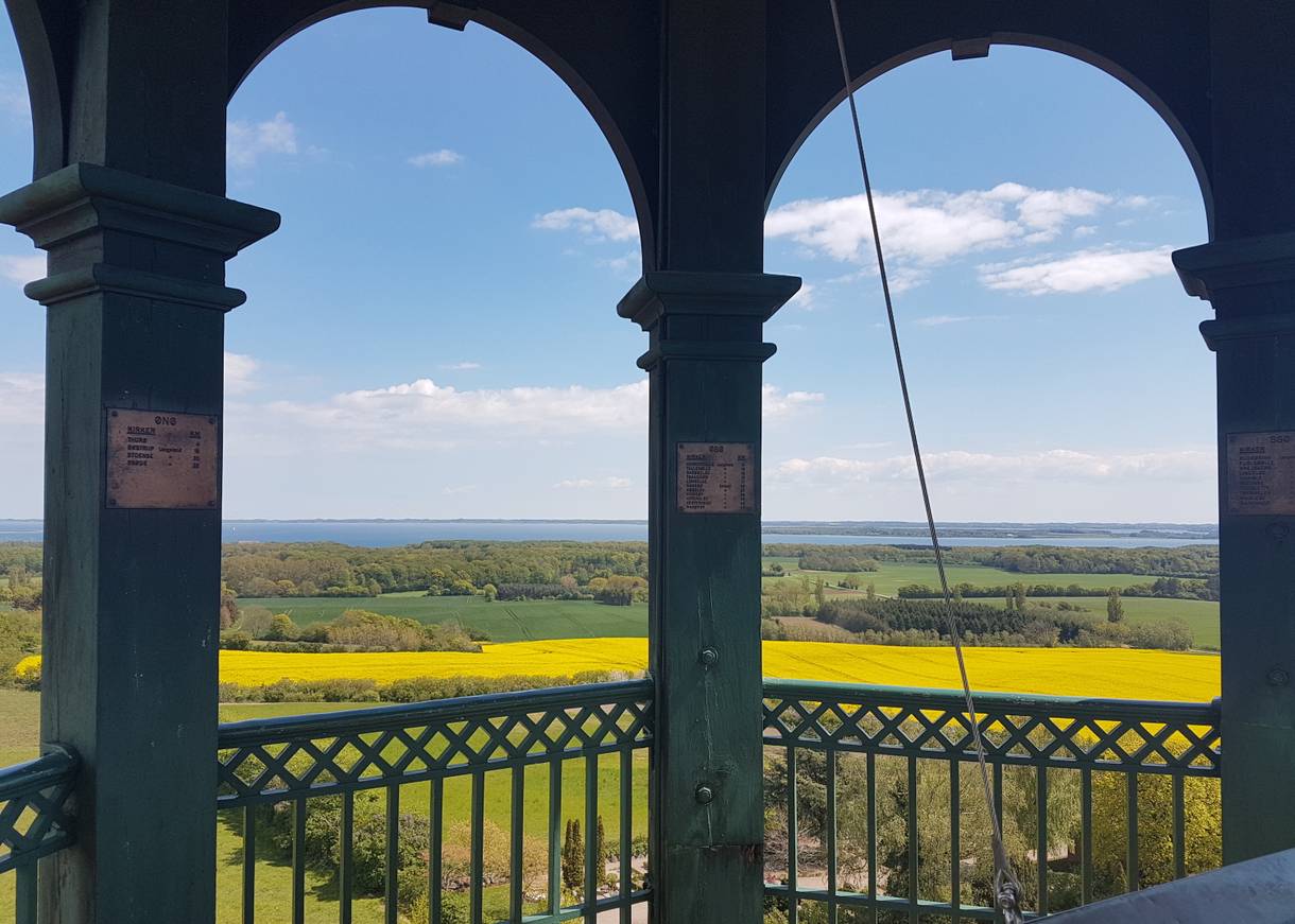 Turmblick mit Umrissen der Turmbögen