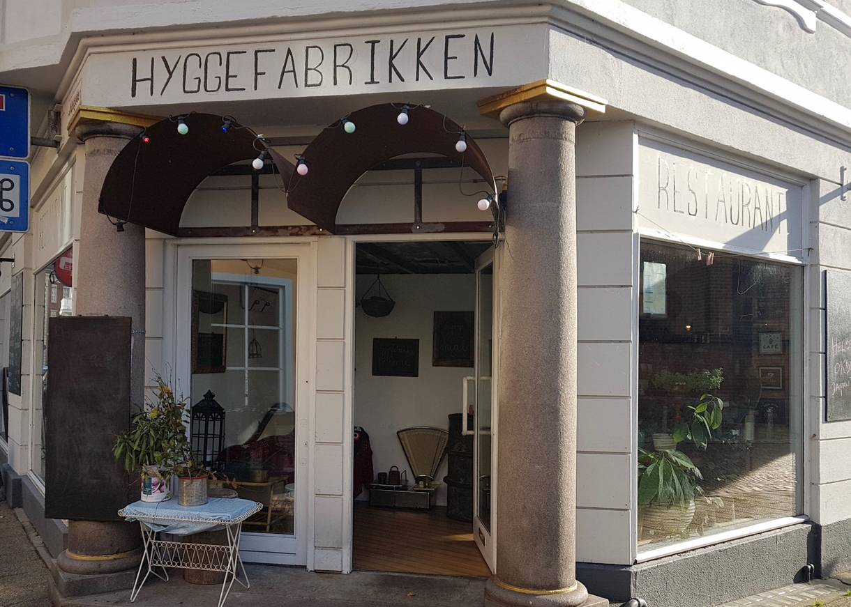 Eingang eines Restaurants namens Hyggefabrikken