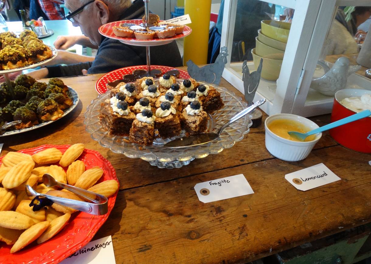 Gebäckauswahhl im Café Savillas auf Lundø