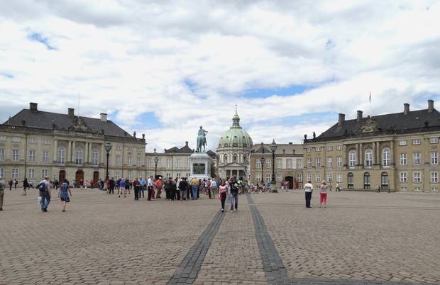 Das Schloss der KÖnigin ist immerzu eine große Touristenattraktion