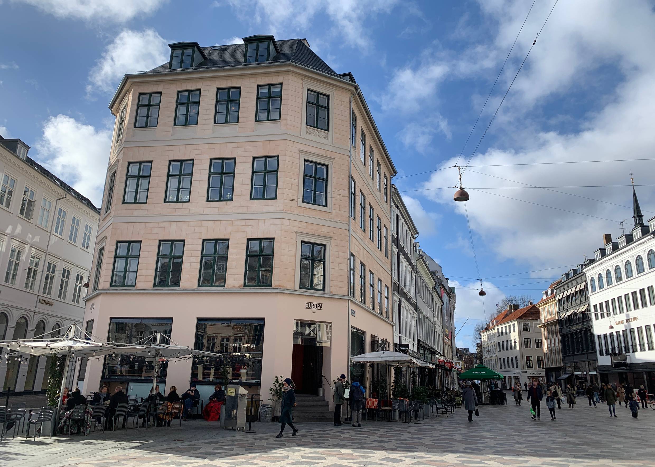 Ecklokal Ecklokal auf Strøget mit Sitzgelegenheiten und Blick in die Fußgängerzone