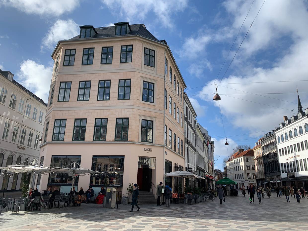 Ecklokal Ecklokal auf Strøget mit Sitzgelegenheiten und Blick in die Fußgängerzone