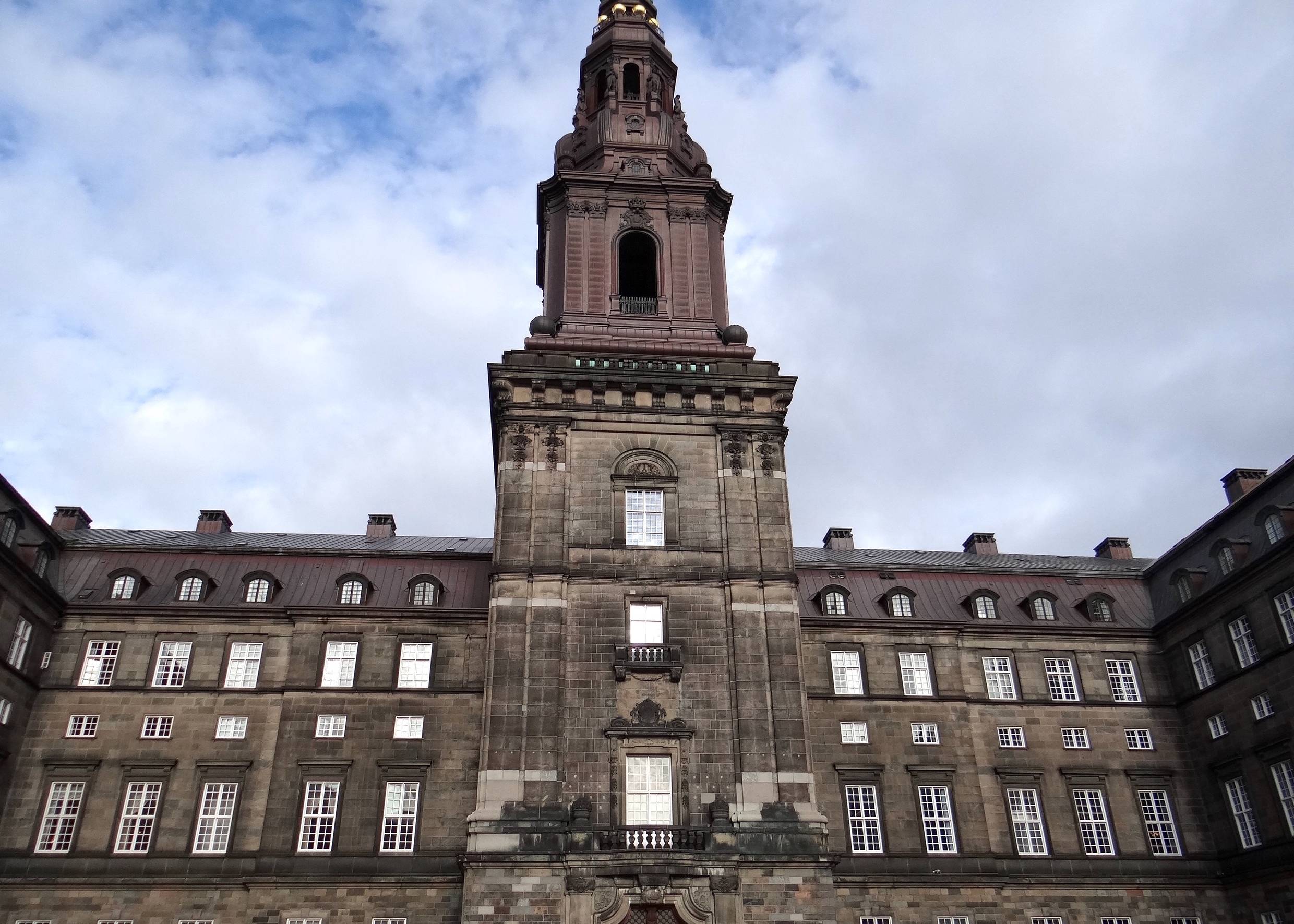 Haupteingang zur Christiansborg mit dem großen Turm