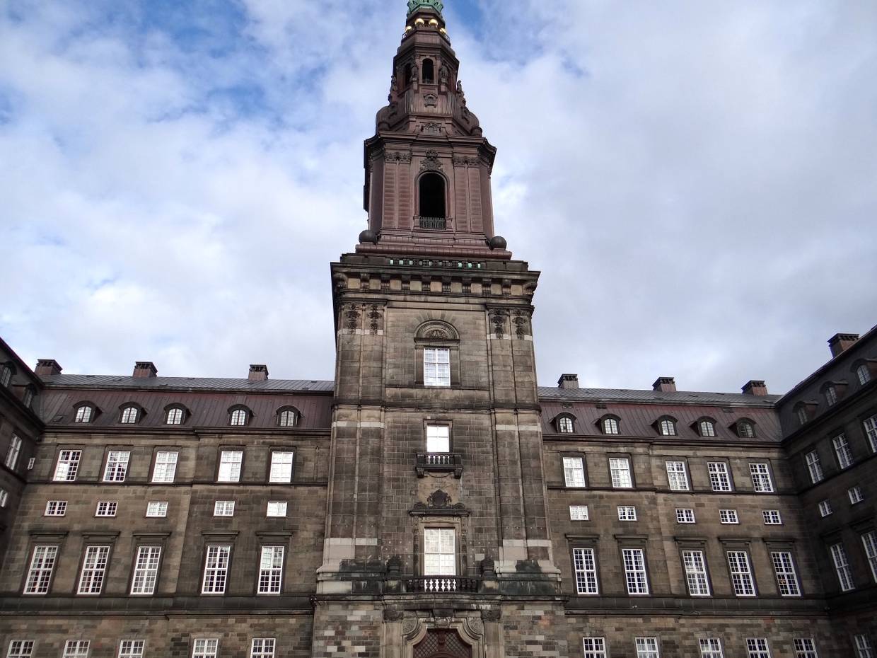 Haupteingang zur Christiansborg mit dem großen Turm