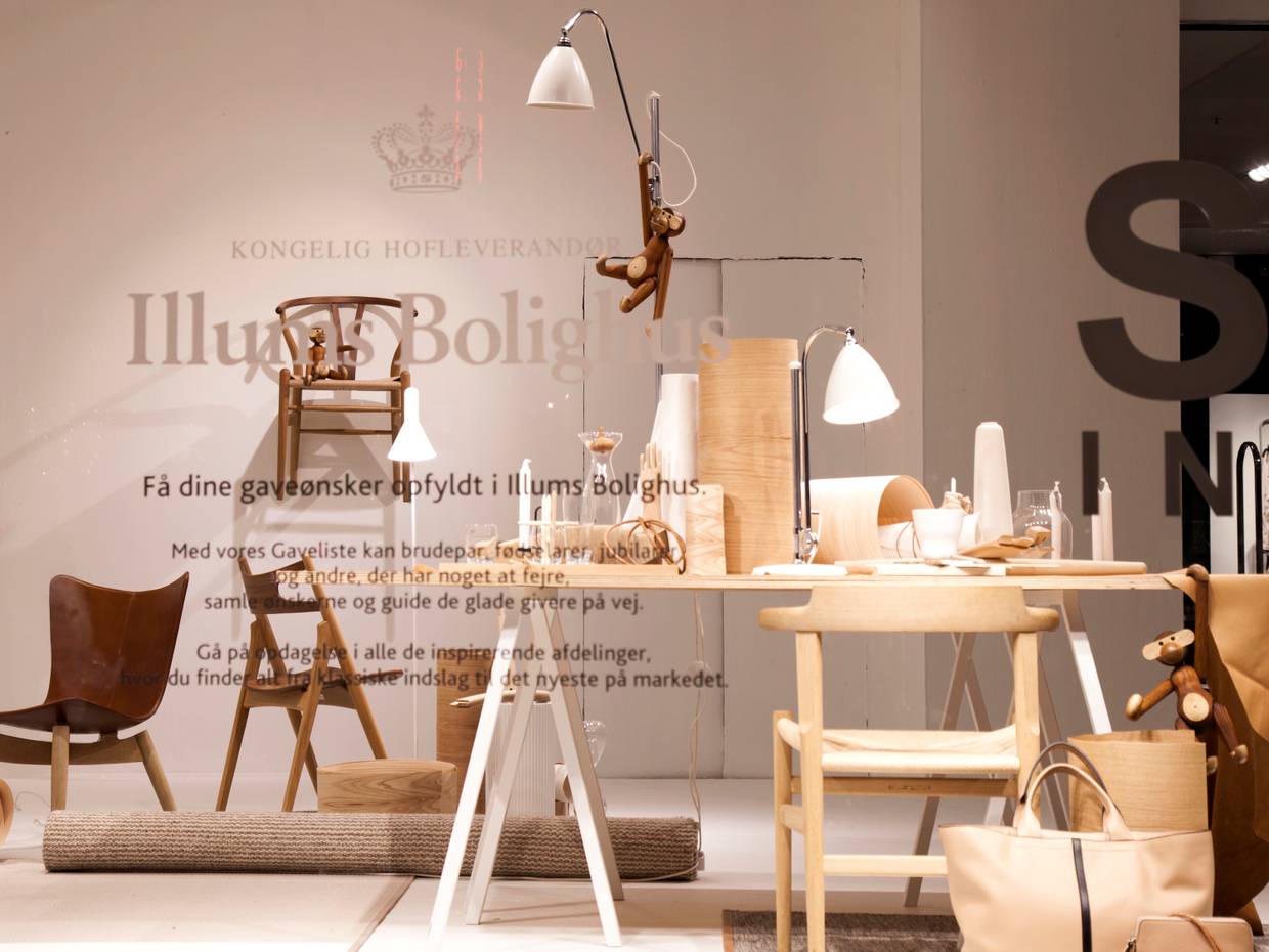Schaufenster mit skandinavischen Designmöbeln