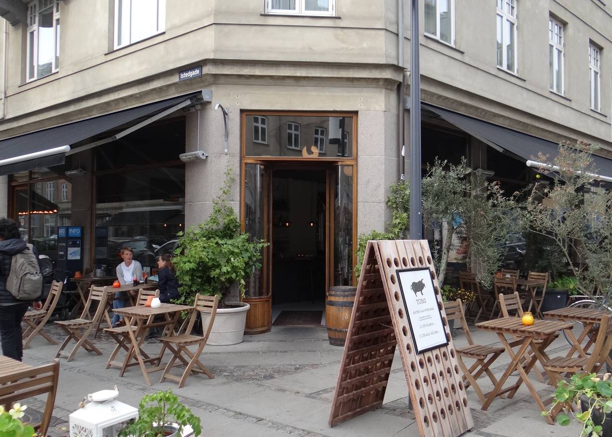 Ecklokal mit Außenterrasse in Vesterbro