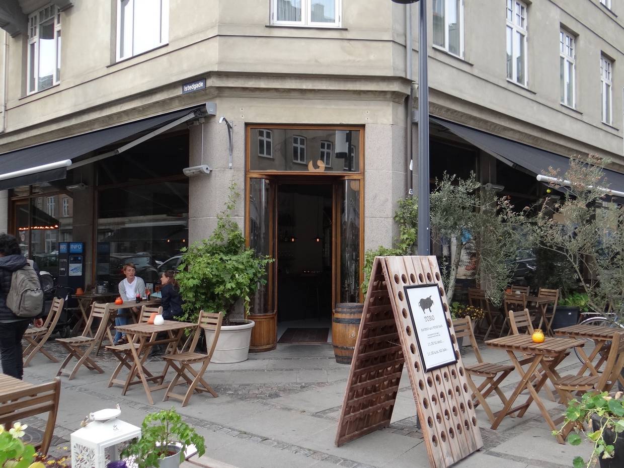 Ecklokal mit Außenterrasse in Vesterbro