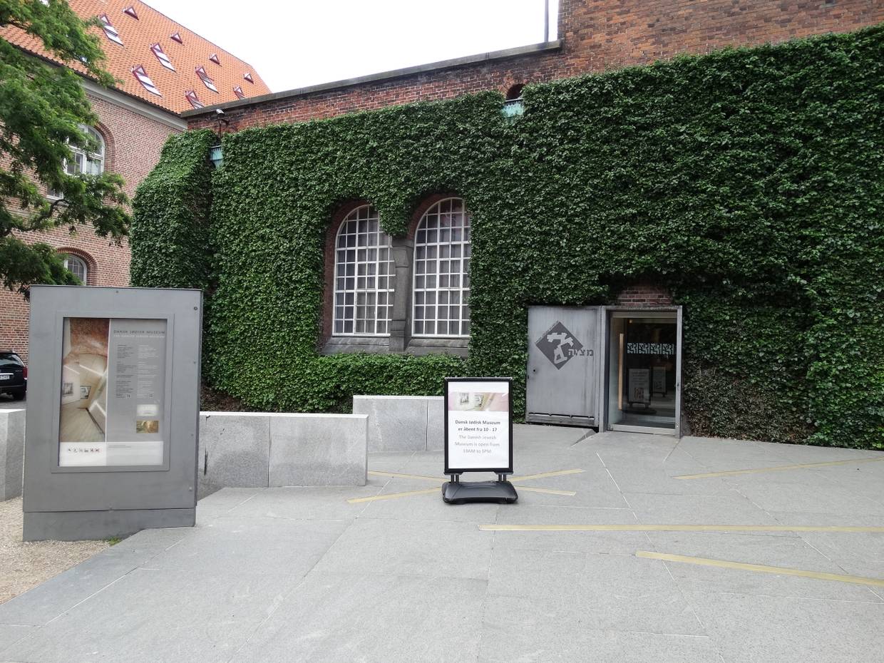 Eingang zum jüdischen Museum in der alten Bibliothek