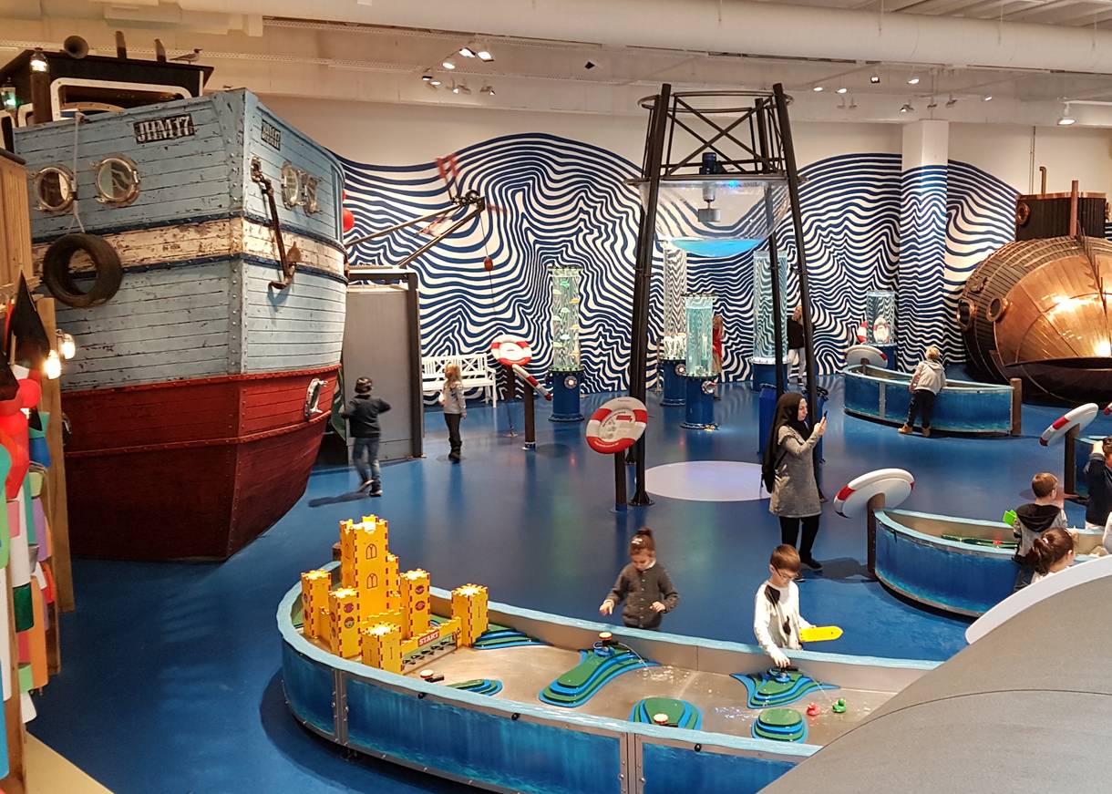 Kindermuseum mit Spielmöglichkeiten rund um den Hafen und Schiffe