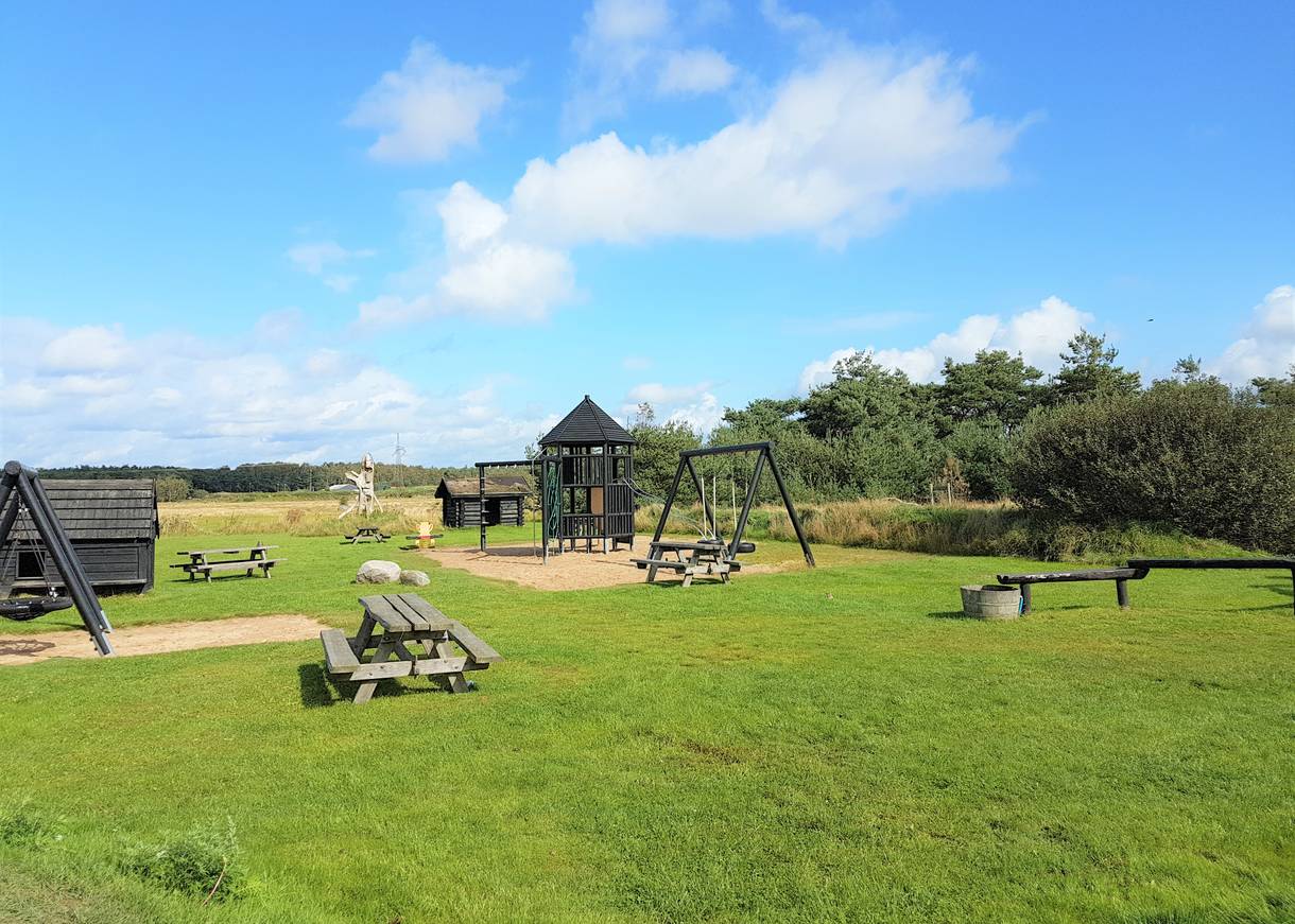Spielplatz mit Holzgerüsten