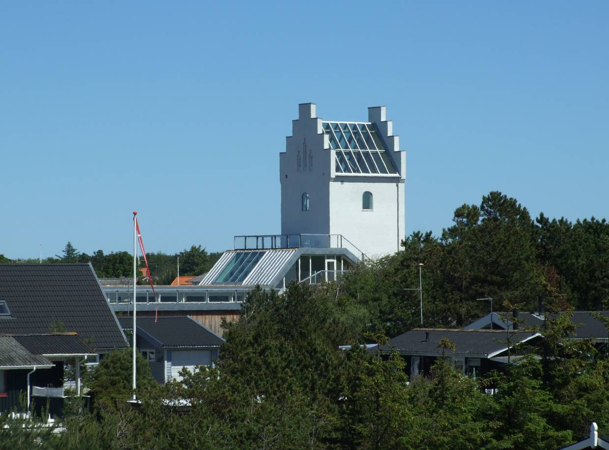 Kirchturm, der zu einem Wellnessbad umgebaut wurde 