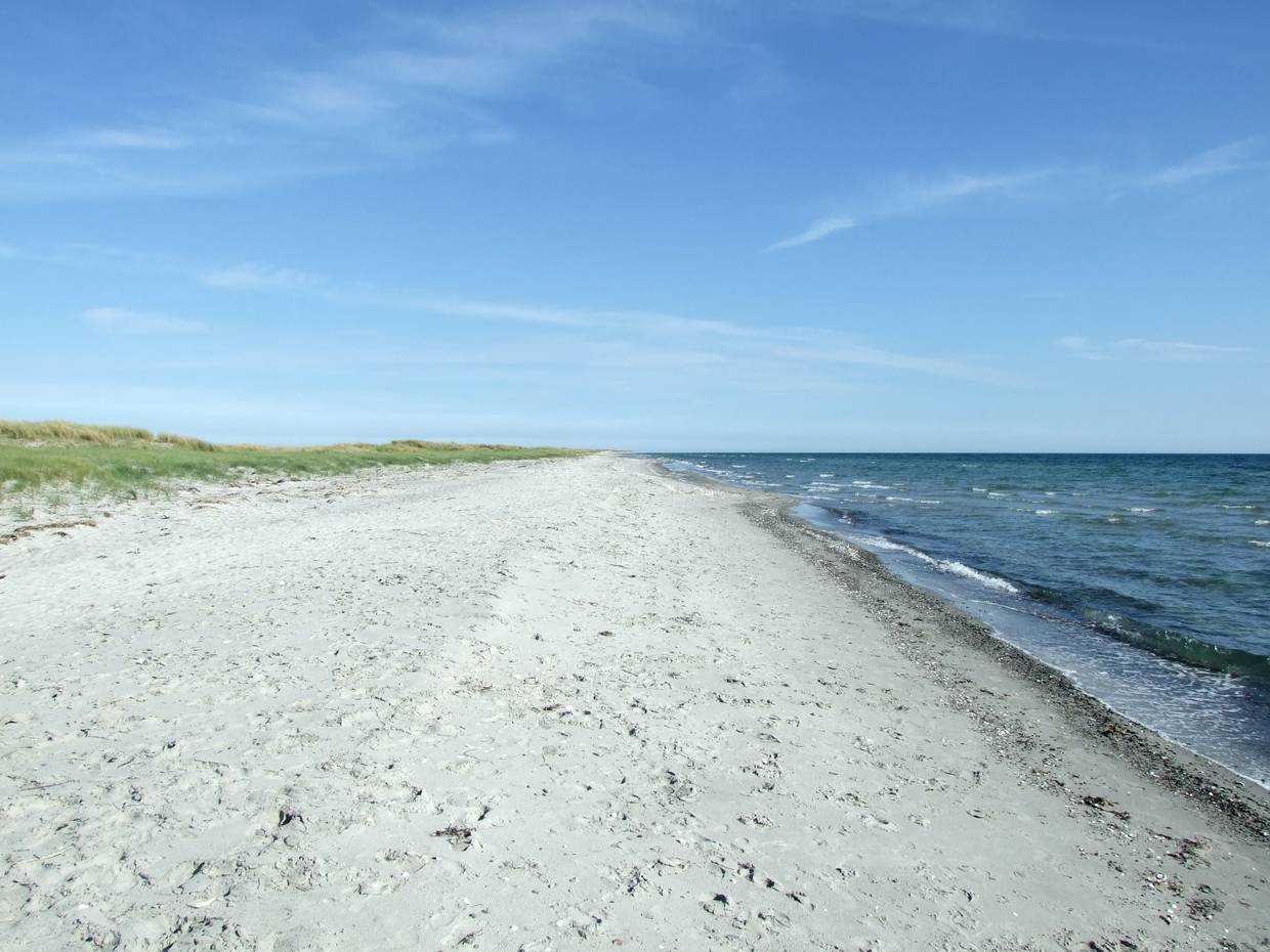 Langer, flacher Sandstrand