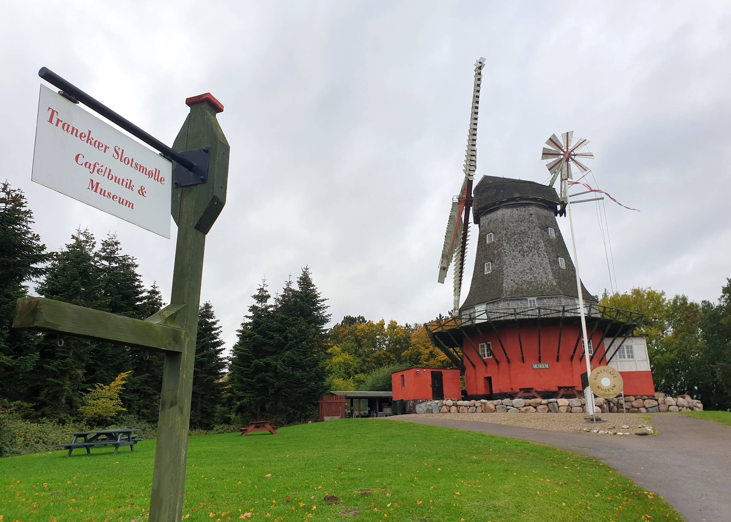 Schieferverkleidete Windmühle