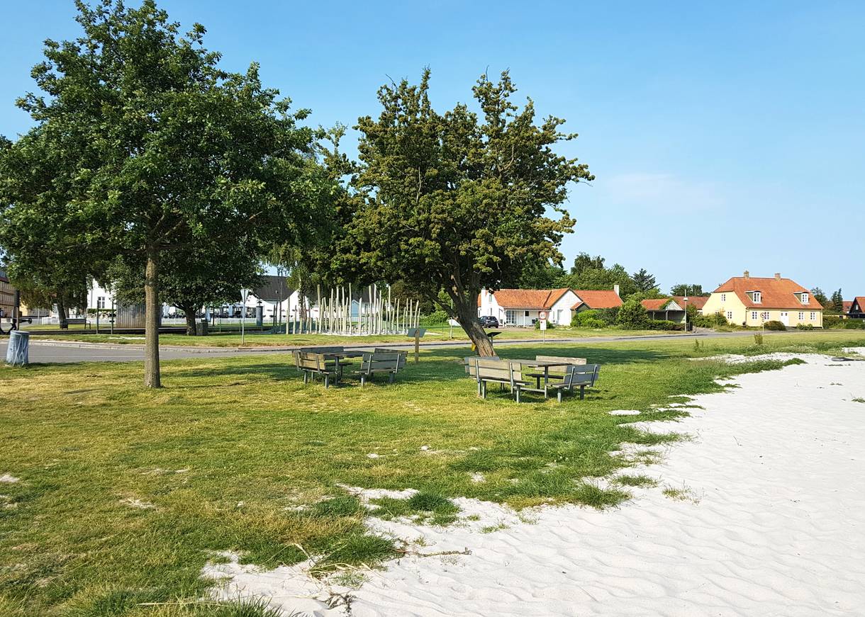 Spielgeräte am Strand