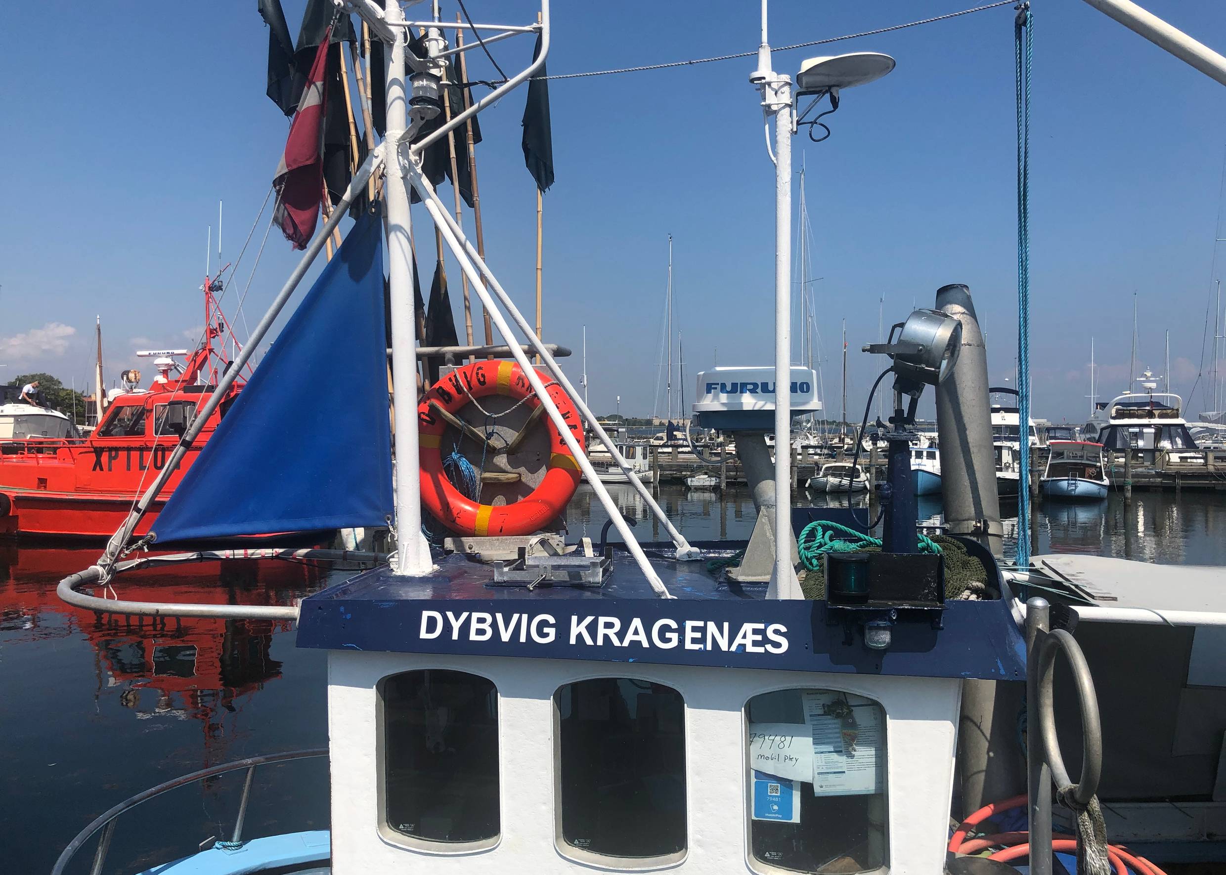 Fischerboot mit der Aufschrift Dybvig Kragenæs